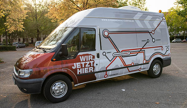 Noch steht der Bus in Freiburg, doch bald geht er auf große Tour.