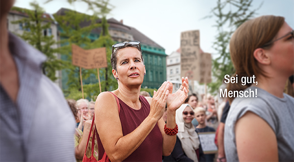 Frau auf einer Protest-Demonstration