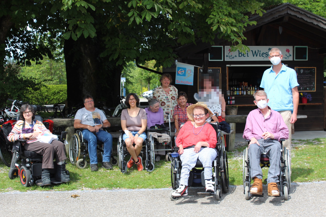 Gruppenaufnahme vom Wiesbesuch