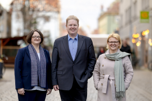 Monika Funk, Tino Gr&uuml;bel und Katja Glybowskaja in der Erfurter Innenstadt