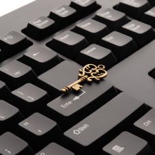 Schlüssel auf Tastatur