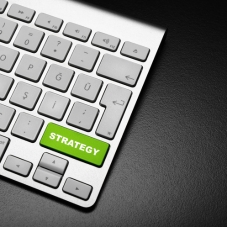 Auf einer Tastatur steht 
